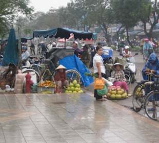 Der Außenbereich des Markts von Hue.