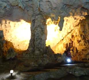 Verschieden Steinformationen in der Höhle