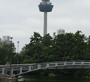 Blick vom Mediapark zum Fernmeldeturm Colonius