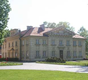 Budynki przypałacowe.
