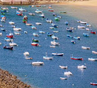 Im vorderen Teil ankern die Boote