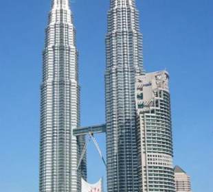 Twin Towers bei Tag