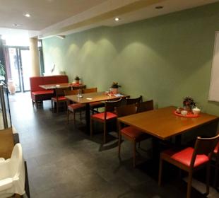 Blick in den Gastraum des Restaurants Lokanta