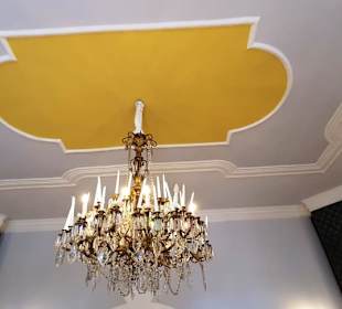 Decken und Beleuchtungen