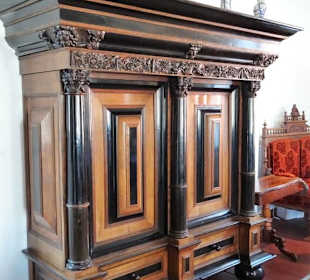 Alter Schrank im Teemuseum