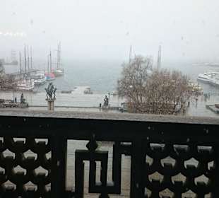 Widok z ratusza na port