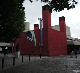 Außenansicht National Theatre