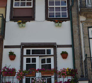 Blumenschmuck in der Altstadt von Guimaraes