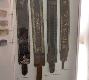 Bauchgurte aus Gäensefederkiel