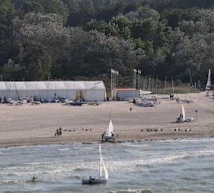 Segelschule am Strand Priwall