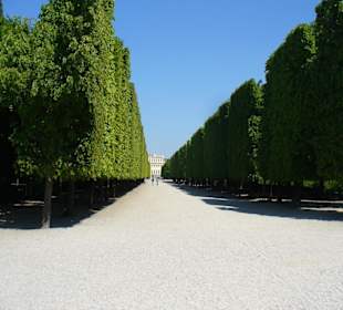 Schloss mit Gartenanlage
