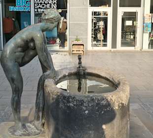 Die Badende im Breiten Weg (vor der Haus-Nr. 28)