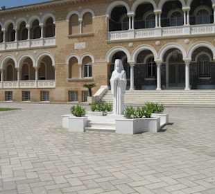 Pomnik Makariosa III