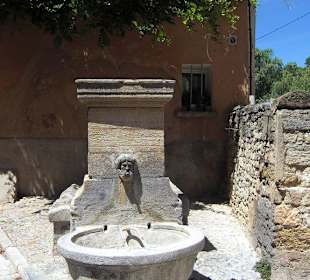 Pernes - Les - Fontaines Ort  der schönen Brunnen