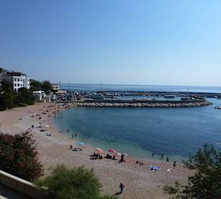 Öffentlicher Strand beim Hafen