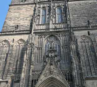 Bei einem Bummel am / auf dem Domplatz