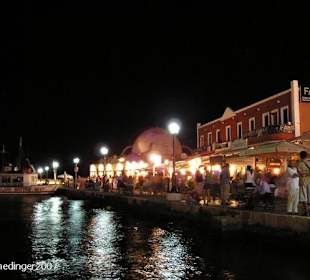 Hafen von Chania am Abend