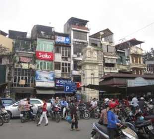 Zentraler Platz im Viertel der 36 Gassen