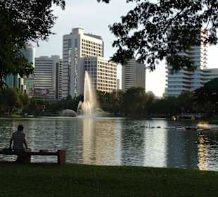 Lake in lumpini park
