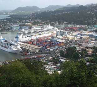 Blick auf den Hafen von Castries