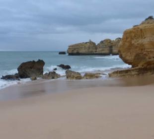An der Praia Sao Rafael am Abend
