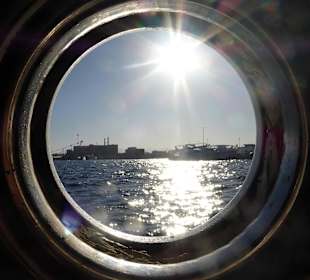 Durch die Luke geschaut