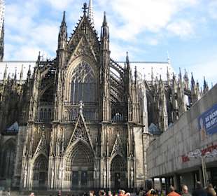 Südportal und Römisch-Germanisches Museum