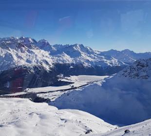 Blick von der Piz Nair Gondel