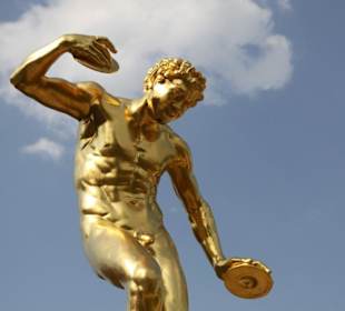 Eine Figur im Schlosspark