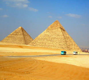 Pyramide und Kairo
