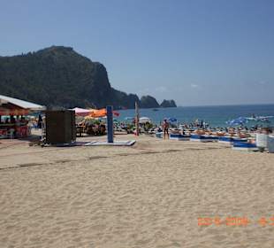 Strand mit Blick in Richtung Burg