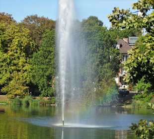 Blick über den Kleinen Kiel zum Hiroshimapark