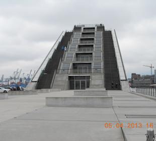 Die Aussictsplattform neben dem Kreuzfahrtterminal