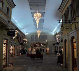 Einkaufsstraße Mediterraneo