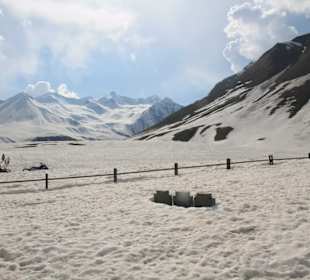 Georgische Heerstraße -Kreuzpass, Soldatenfriedhof