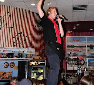 Ellen's Stardust Diner