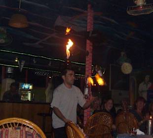 Feuershow in der Eser Bar