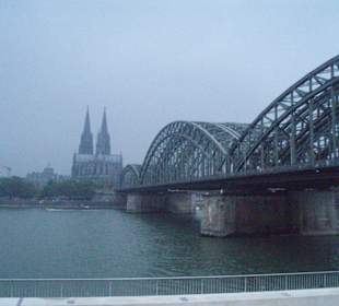 Blick vom anderen Rheinufer