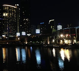 Southbank Promenade (ca. 15 Minuten entfernt)