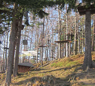 Hochseilgarten mit Bahn
