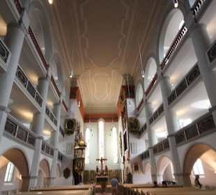 Blick in das Kirchenschiff