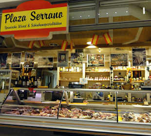 Blick den Tresenbereich des "Plaza Serrano"