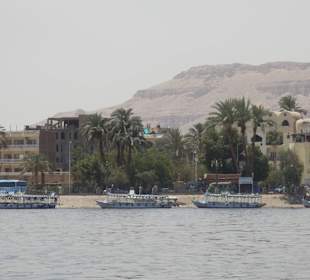 Luxor, Fahrt über den Nil
