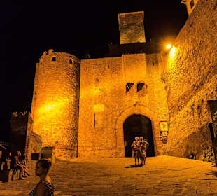 Cast.d.Pesc. Burg am Abend