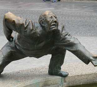 Der Brunnen „Kreislauf des Geldes“ in Aachen