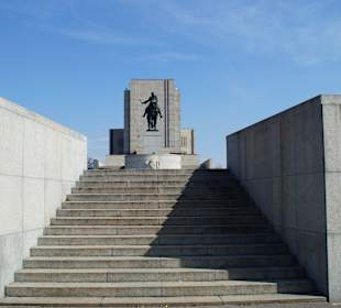 Aufstieg zum Nationaldenkmal