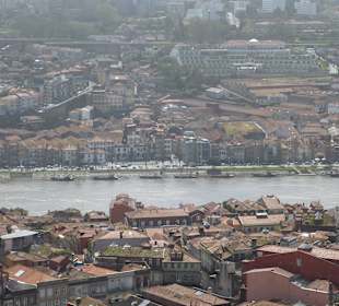 Blick von Porto über Douro nach Vila Nova de Gaia