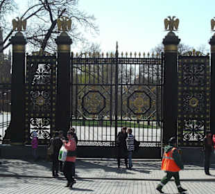 Tor beim Kremlgartenallee am Kreml
