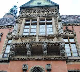 Zdobienia nad wejściem do Piwnicy Świdnick