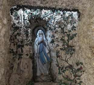 Lourdesgrotte mit Maria Skulptur Altheim